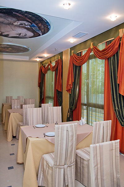 снимок помещения Рестораны «Адельфия» на 40 посадоных мест  номеров Краснодара