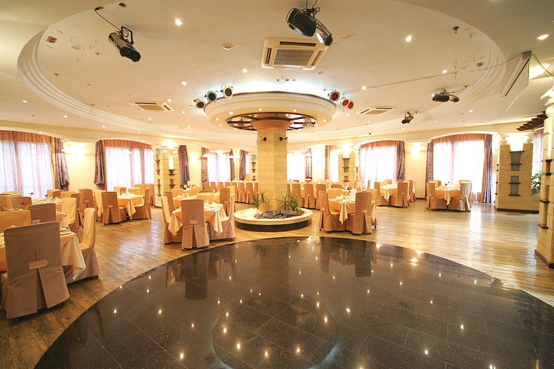 снимок зала для мероприятия Рестораны «Маринс Парк Отель»   Краснодара